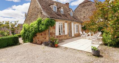 Cottage in Badefols-d'Ans with Pool