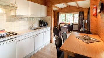 Fridge, stovetop, coffee/tea maker