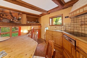 Fridge, microwave, stovetop, dishwasher - Historic half-timbered Farm in Hohnebostel (Langlingen-Hohnebostel)