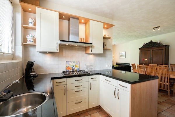 Mikrobølgeovn, ovn, opvaskemaskine, kaffe-/temaskine