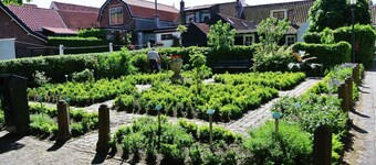 Charming Chalet in Goedereede with Open Area