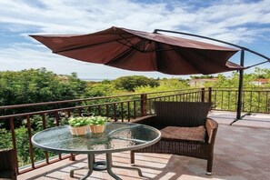 Outdoor dining - Dalmatian Adventures Await You (Starigrad Paklenica)