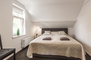 7 Schlafzimmer, Bügeleisen/Bügelbrett, WLAN