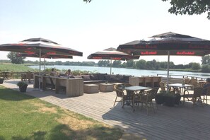 Outdoor dining - Holiday home in the central location (Terneuzen)