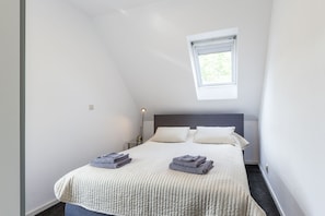 7 Schlafzimmer, Bügeleisen/Bügelbrett, WLAN