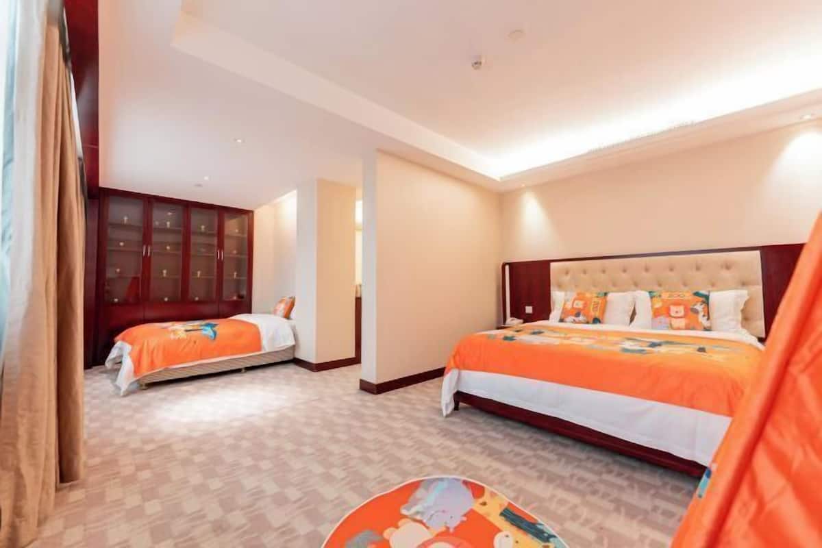 1 bilik tidur, bar mini, peti besi dalam bilik, meja