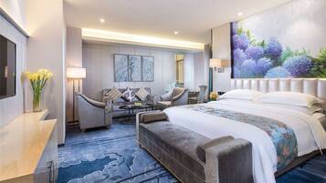 Premium Room, 1 King Bed, Non Smoking | Minibar, in-room safe, desk, laptop workspace