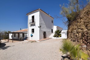 Exterior - Villa in Almogía with Pool & Nature Views (Almogía)