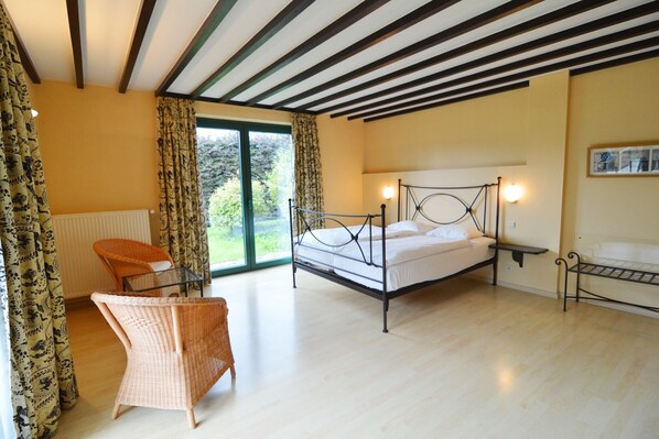 9 bedrooms, free WiFi