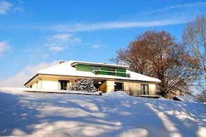 Exterior - Scenic Villa near Lake View (Robertville)