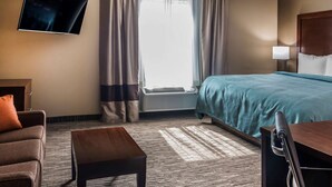 Suite, 1 kingsize-seng med sovesofa, ikke-røyk (2 Person Sofa Bed) | Sengetøy av topp kvalitet, senger med overmadrass og strykejern/-brett