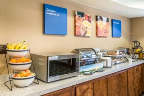Free daily buffet breakfast  - MainStay Suites Edinburg South (Edinburg)