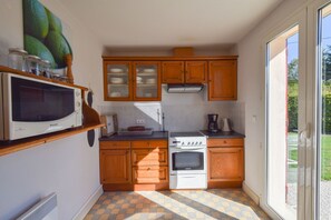 KĂŒhlschrank, Mikrowelle, Ofen, Herdplatte