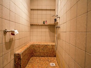 Badewanne, Bidet, Handtücher