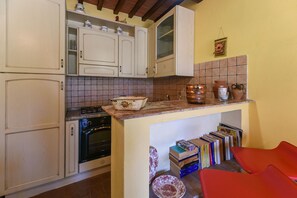 Fridge, oven, high chair - Belvilla by OYO Macetona - Suite (Celle sul Rigo)