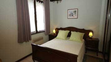 4 chambres, fer et planche à repasser