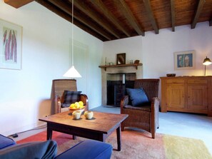 TV, DVD player, table tennis - Charming Cottage in Ladignac-le-Long with Garden (Le Chalard)