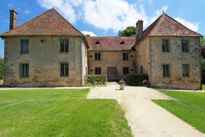 Exterior - Charming Cottage in Ladignac-le-Long with Garden (Le Chalard)