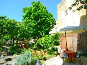 屋外ダイニングエリア