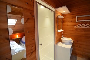 4 bedrooms, free WiFi