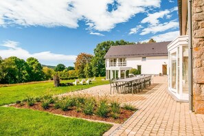 Outdoor dining - Luxurious villa with pool and sauna, and very suitable for culinary workshops! (Thirimont (waimes))