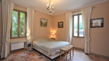 4 quartos, ferros/tábuas de passar roupa, Wi-Fi