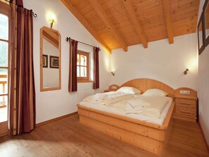 5 bedrooms - Chalet for 10 people with access to the swimming pool. (Wald im Pingzau)