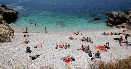 Boutique Apartment in Pješcana Uvala with Balcony