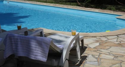 Appartement confortable avec piscine