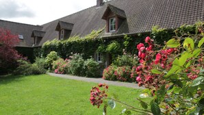 A row of houses with a well-maintained garden in front.