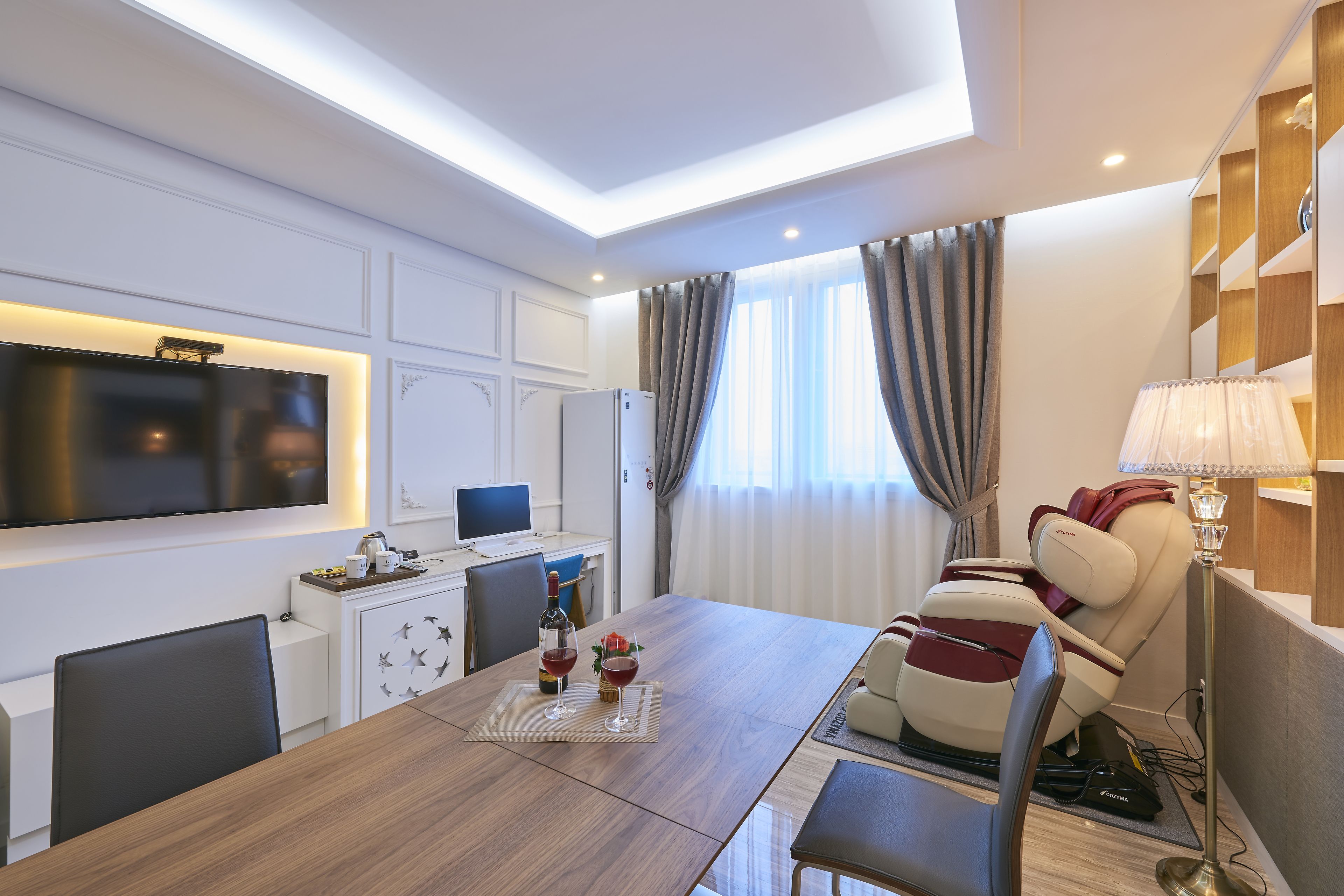 royal suite (styler, massage chair) | room amenity