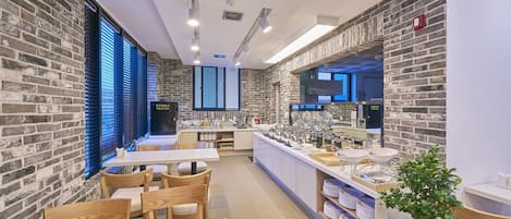 Daily buffet breakfast (KRW 15000 per person)