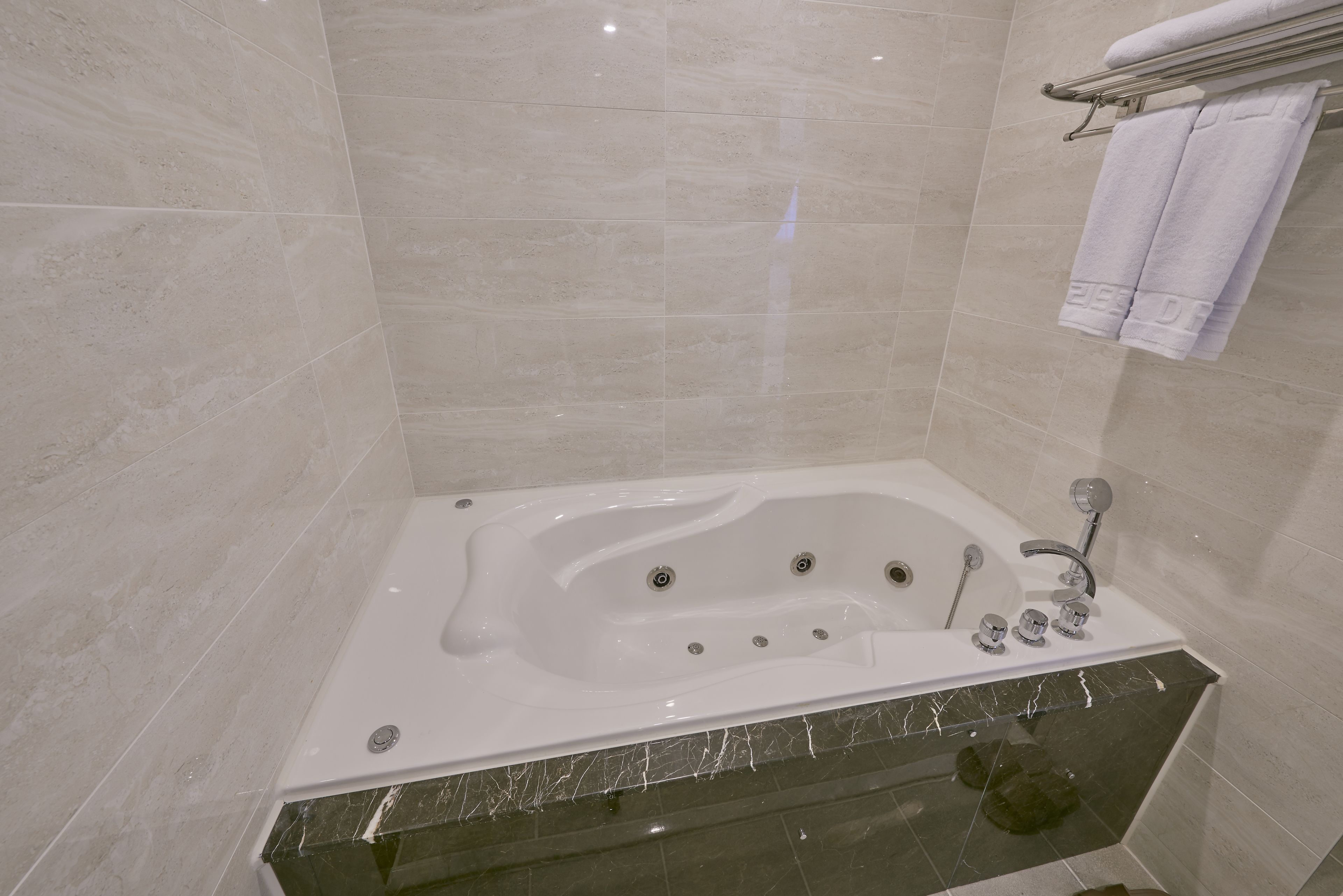 business double room | jetted bathtub