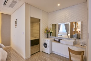 Suite Royal (Styler, Massage Chair) | Servicio de la habitación