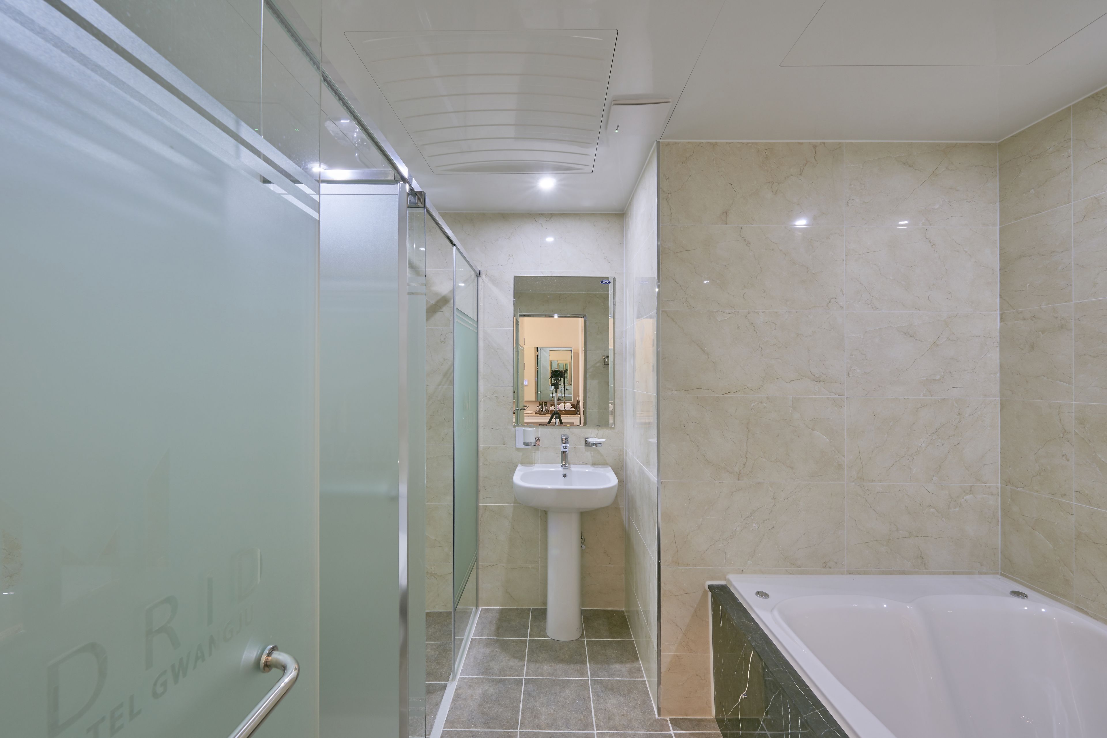 deluxe twin room (styler) | bathroom | combined shower/bathtub, jetted bath, free toiletries, hair dryer