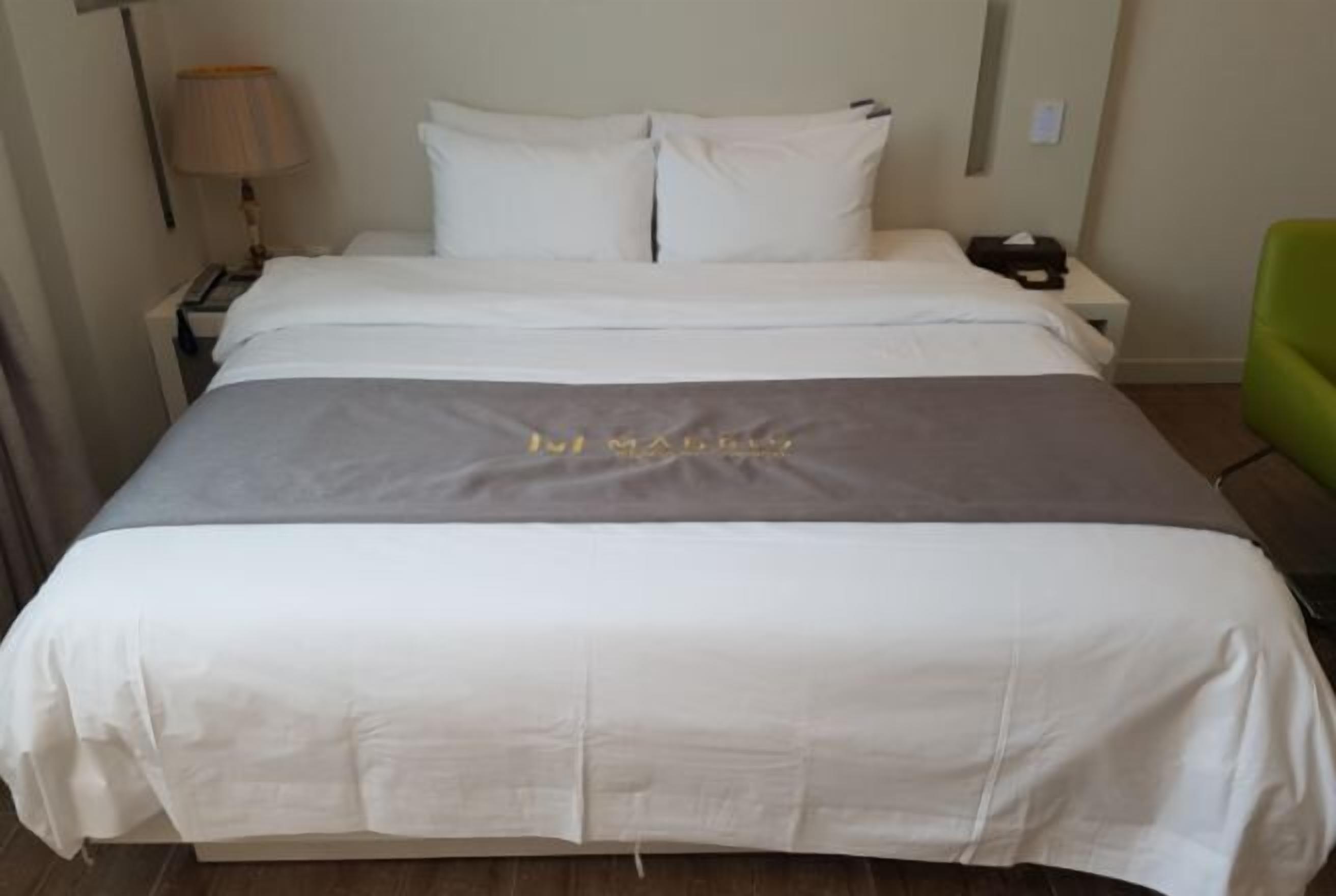 Laptopgeeigneter Arbeitsplatz, Verdunkelungsvorhänge