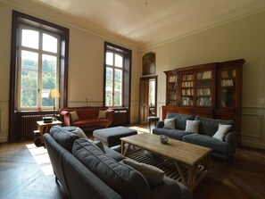 TV, fireplace, DVD player, ping pong