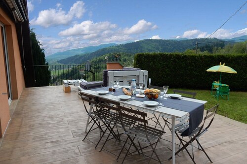 Modern villa with pool, jacuzzi and sauna in top location with stunning view