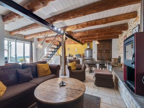 TV, stereo - Holiday home with private terrace (Saint Beauzire)