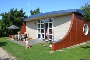 Children's area - Bungalow in 's-Gravenzande with Nautical Charm ('s-Gravenzande)