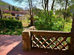 Property grounds - Dreamy Cottage in Trebbio with Swimming Pool (Trebbio)