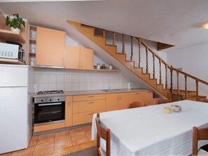 Réfrigérateur, four, plaque de cuisson, lave-vaisselle