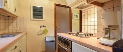 Micro-ondes, four, plaque de cuisson, lave-vaisselle