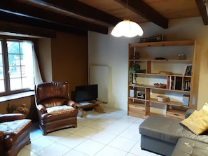TV, DVD player