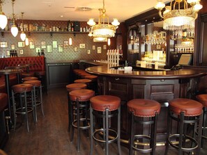 Bar (on property) - Chalet in Obertraun near Krippenstein Ski Area (Obertraun)