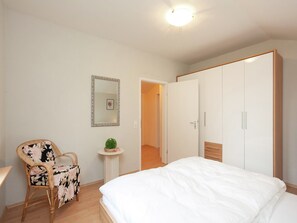 3 habitaciones y tabla de planchar con plancha 