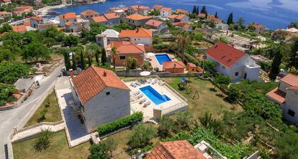Villa in Sumartin near the Beach & Ferry Port