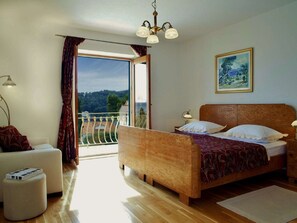 4 habitaciones, tabla de planchar con plancha y wifi 