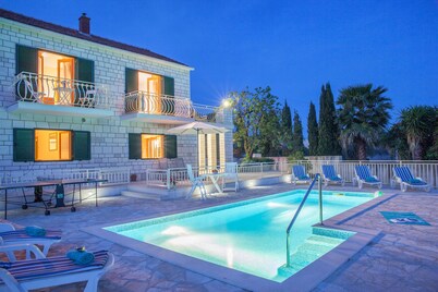 Villa in Sumartin near the Beach & Ferry Port