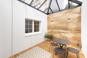 Outdoor dining - Modern house with private pool in Aubel (Aubel)